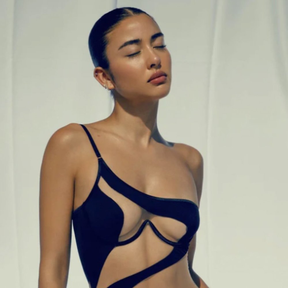 God Save Queens Carmen dress